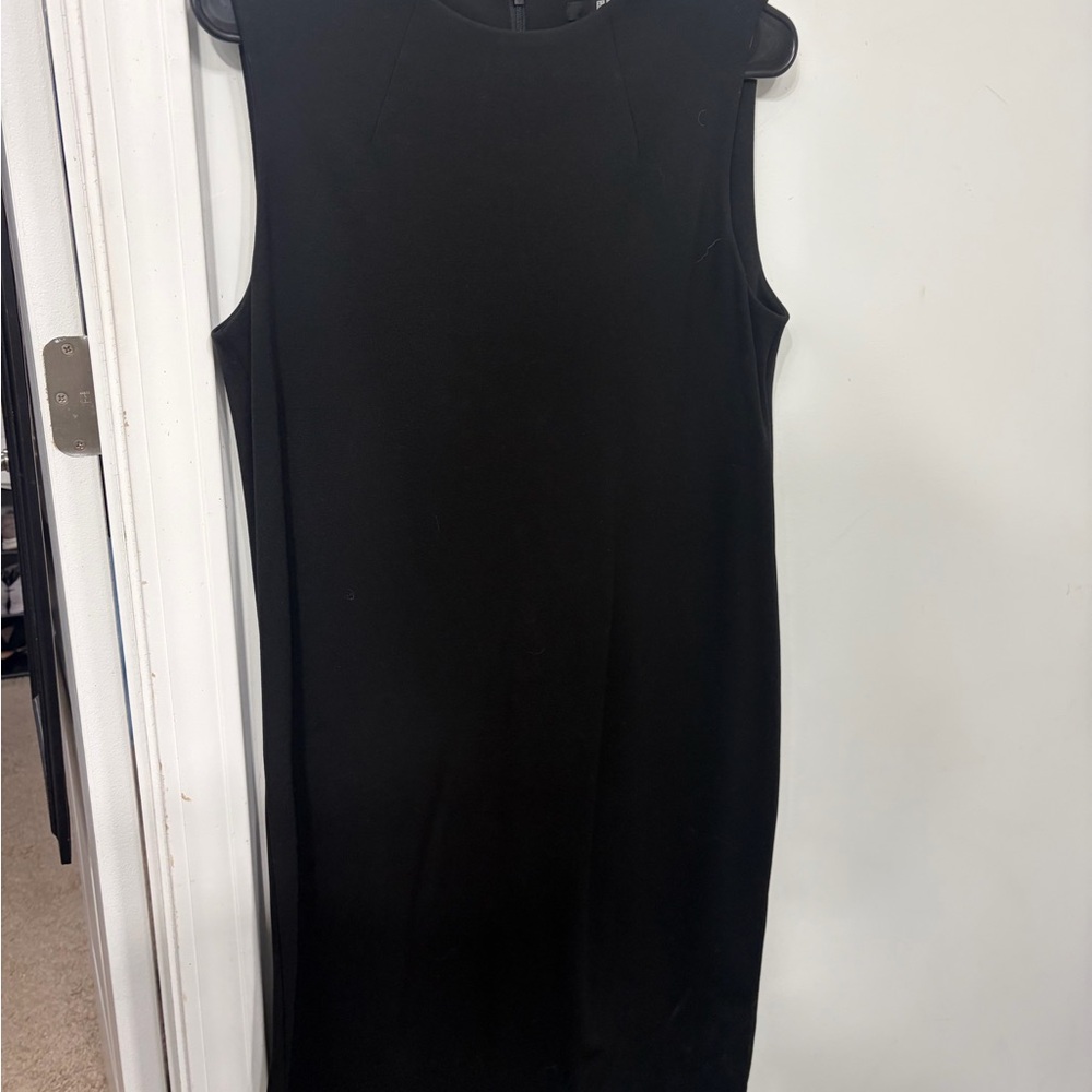 Uniqlo Sleek Black Sleeveless Midi Dress
